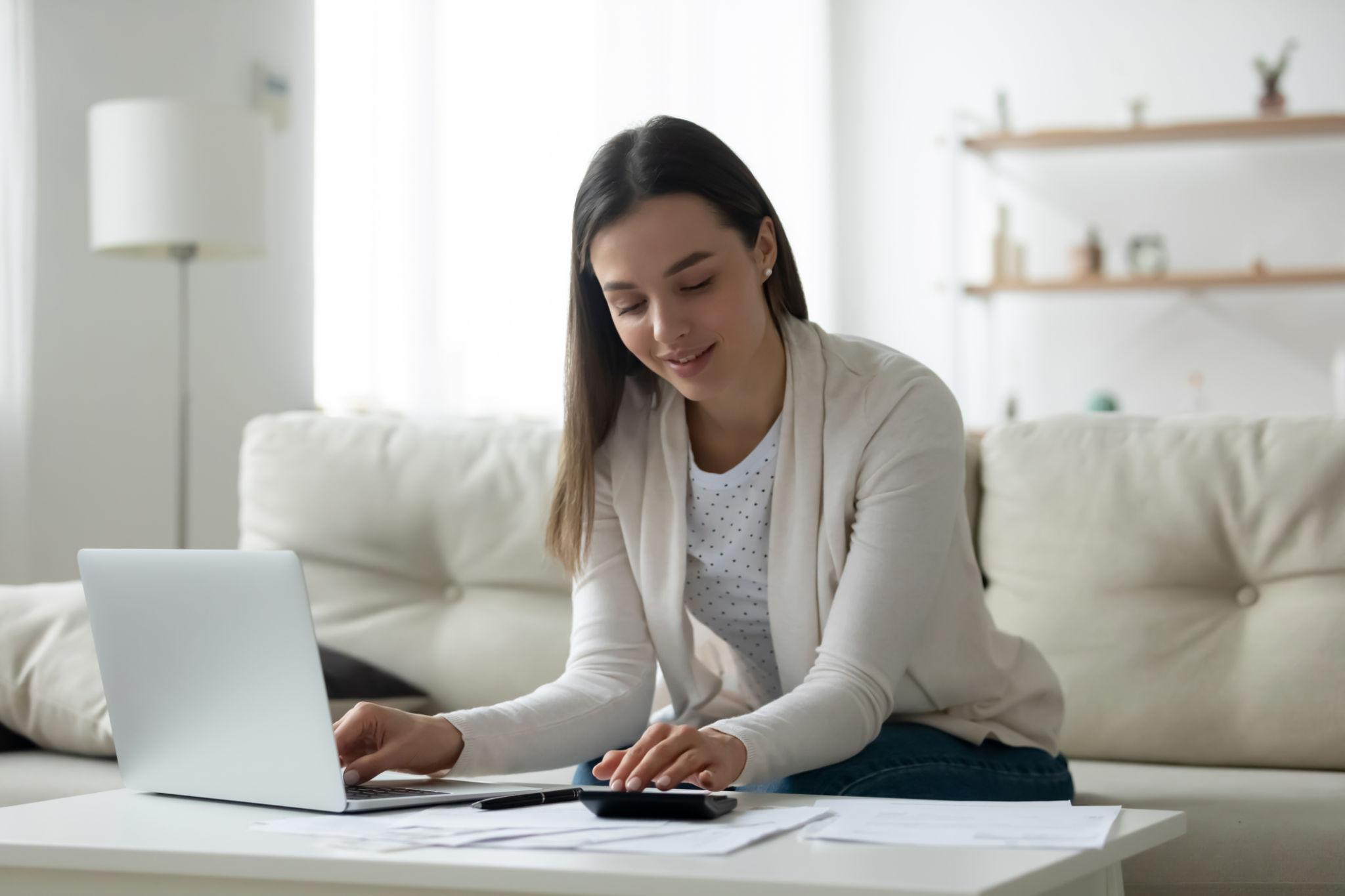 Couple calculating their weekly rent budget and comparing affordable houses for rent in Australia.